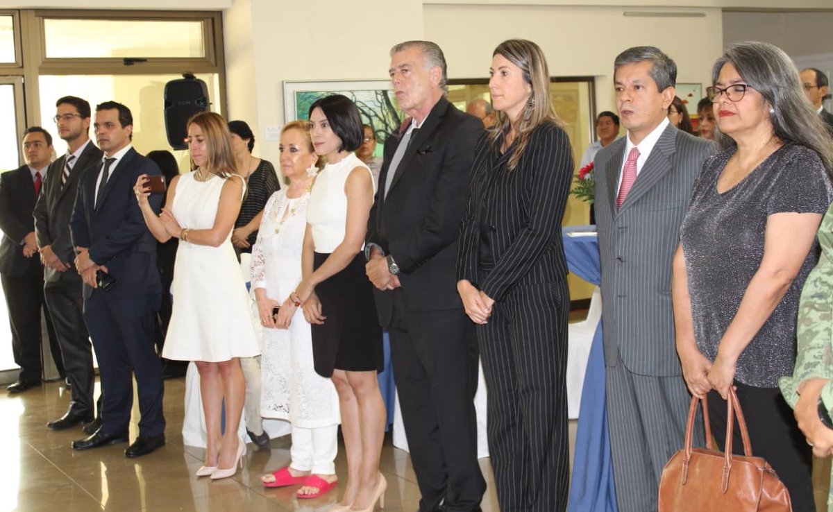 golumen's tweet photo. Un altísimo honor recibir esta condecoración por parte del Gob de #ElSalvador. Tengo la firme convicción de que la #CooperaciónInternacional y la #DiplomaciaCultural son instrumentos fundamentales del quehacer diplomático, que forjan y dan identidad a nuestra relación bilateral https://t.co/1w5POUN4H1