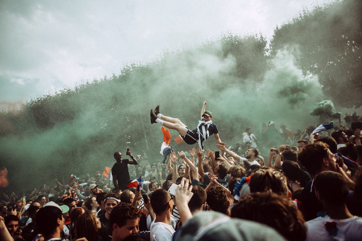 jonathanbertin's tweet image. Hier était un jour historique ! J’en ai profité pour emmener mon appareil et marquer ce moment avec quelques clichés. CHAMPIONS DU MONDE ET DEUXIÈME ÉTOILE PUTAIN, VIVE LA FRANCE🔥🇫🇷

ig: jonathanbertin