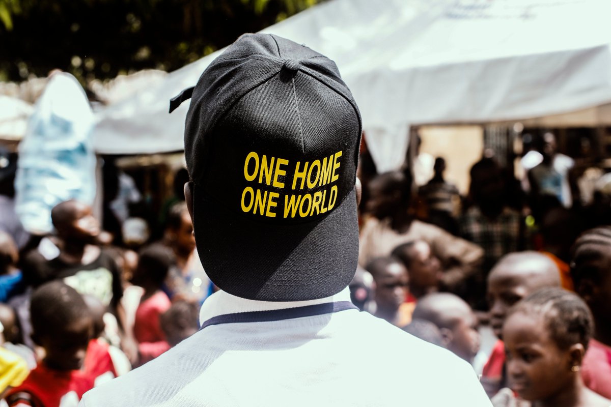 AhamRochasFDN's tweet photo. Putting smiles on faces and feeding the hungry is all the #FeedAFriend initiative is about.
Together we can make sure no one goes a day without food.
#TogetherToEndHunger #OneHomeOneWorld #LoveIsSharing #AROFDN https://t.co/cCqm960pJS