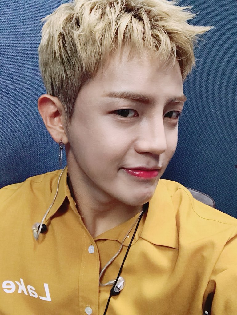 official_ACE7's tweet photo. [#동훈_동동일기]
아무것도 못 할 것만 같지만 버티고 버티고 한 걸음 한 걸음 계속 걸어가다 보면 새로운 길이 보이고 앞으로 나아간 모습을 볼 수 있다고 한다. 우리도 그럴 것이다. 에이스 화이띵👍😬👊
#TAKE_ME_HIGHER #ACE #에이스 https://t.co/RalvG4D9Kv