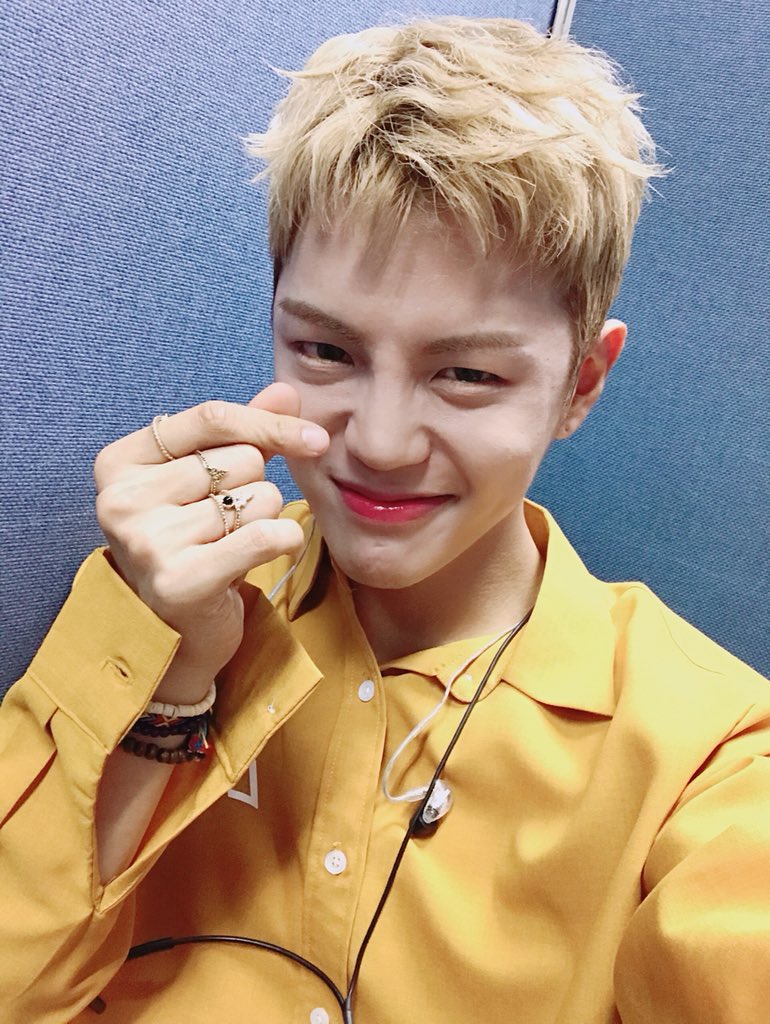official_ACE7's tweet photo. [#동훈_동동일기]
아무것도 못 할 것만 같지만 버티고 버티고 한 걸음 한 걸음 계속 걸어가다 보면 새로운 길이 보이고 앞으로 나아간 모습을 볼 수 있다고 한다. 우리도 그럴 것이다. 에이스 화이띵👍😬👊
#TAKE_ME_HIGHER #ACE #에이스 https://t.co/RalvG4D9Kv
