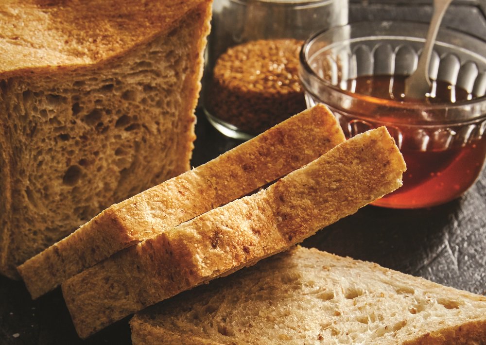 How to make the golden flax bread from <a href="/SullivanBakery/">Sullivan St Bakery</a> -- a great sandwich bread! ediblecommunities.com/recipes/golden…