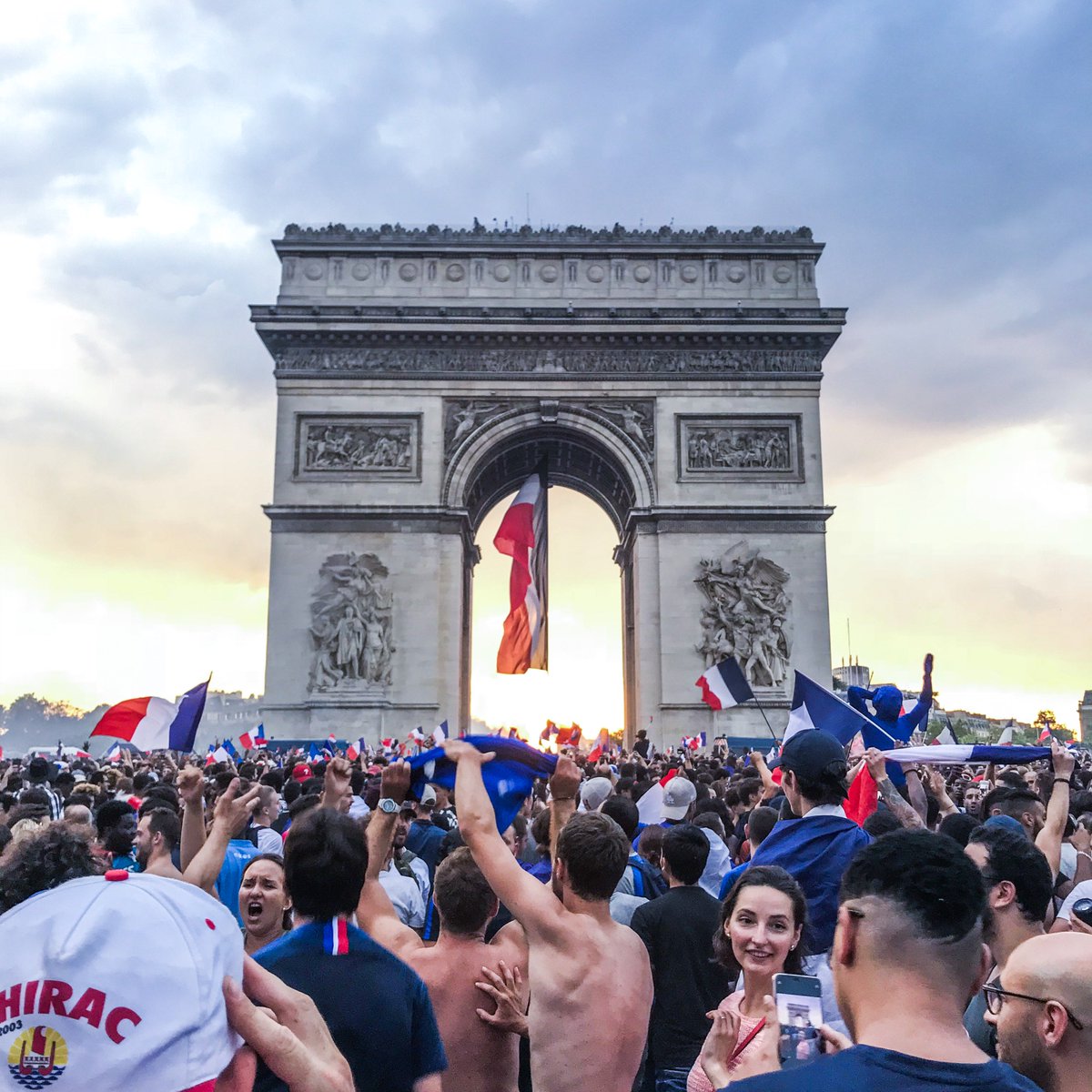 WeGuideFrance's tweet photo. Un monument porté par ses habitants ! C'est beau 😍🇨🇵
📸 @antoinerouil
#FootballWorldCup2018
#fiersdetrebleus #Football #France #FRACRO #Paris https://t.co/me0BX2TfHg