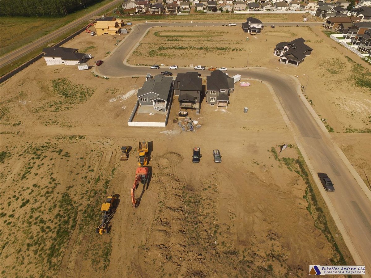 HamptonsMedHat's tweet photo. Current Builds in Phase 2C in the @HamptonsMedHat.  Gearing up for the @MedHatBuilders Parade of Homes 2018.
#MedHat #realestate https://t.co/5tnVGv9ABq