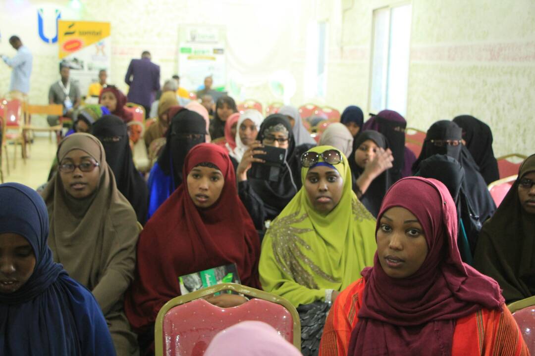 MohamudNadif's tweet photo. The first debate is on progress. The second session of Day One in Garowe International Book Fair 2018 is on how Fine Art can preserve our culture and mother tongue. The key speakers of this debate are; Mr. Shaacir, @AbshirTatiko &amp; diplomatic Abdalla.
#GIBF2018 https://t.co/bCYrTMaY31