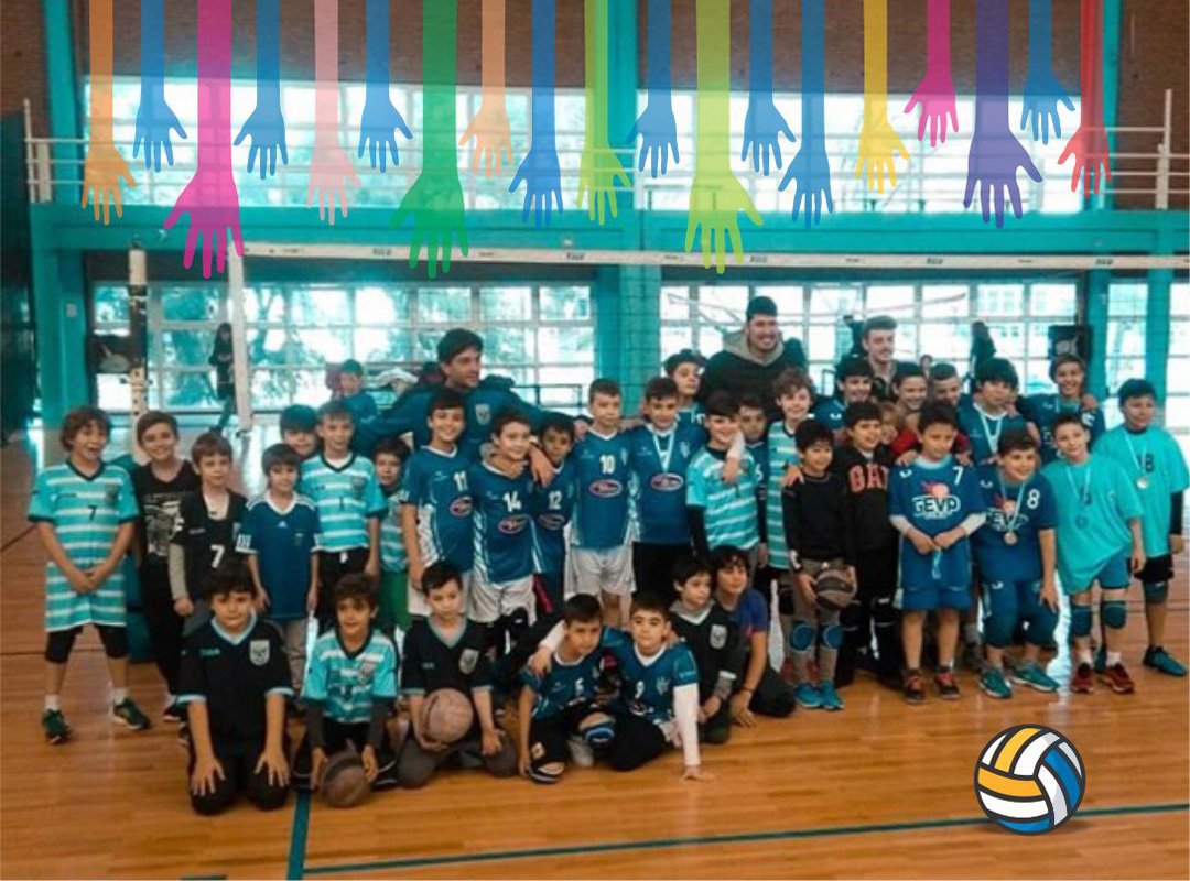 gevpvoleyok's tweet photo. #ValoresEnJuego
🙌El sábado tuvimos una gran mañana de Minivoley en Club Ciudad con @ciudadvoley y @ci_voley_cab ¡Excelente los DT con los chicos!

#Minivoley @Clubgevp @marca_voley @somosvoley_web @LaBarraTwitera @Metrovoley

Foto: @tinchoportillo https://t.co/F9dho9sh3V