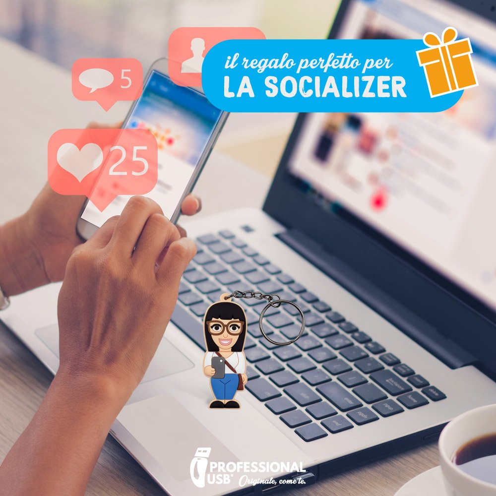 ProfessionalUsb's tweet photo. La nostra #socializer #ProfessionalUsb è sempre sulla cresta dell'onda delle #nuovetendenze. E allora come stupirla con un regalo davvero unico? #regaloperfetto #lifestyle #fashion #blogger #socialmediaexpert #instagrammer https://t.co/diuFvNt1E7 https://t.co/eMdLntz4un