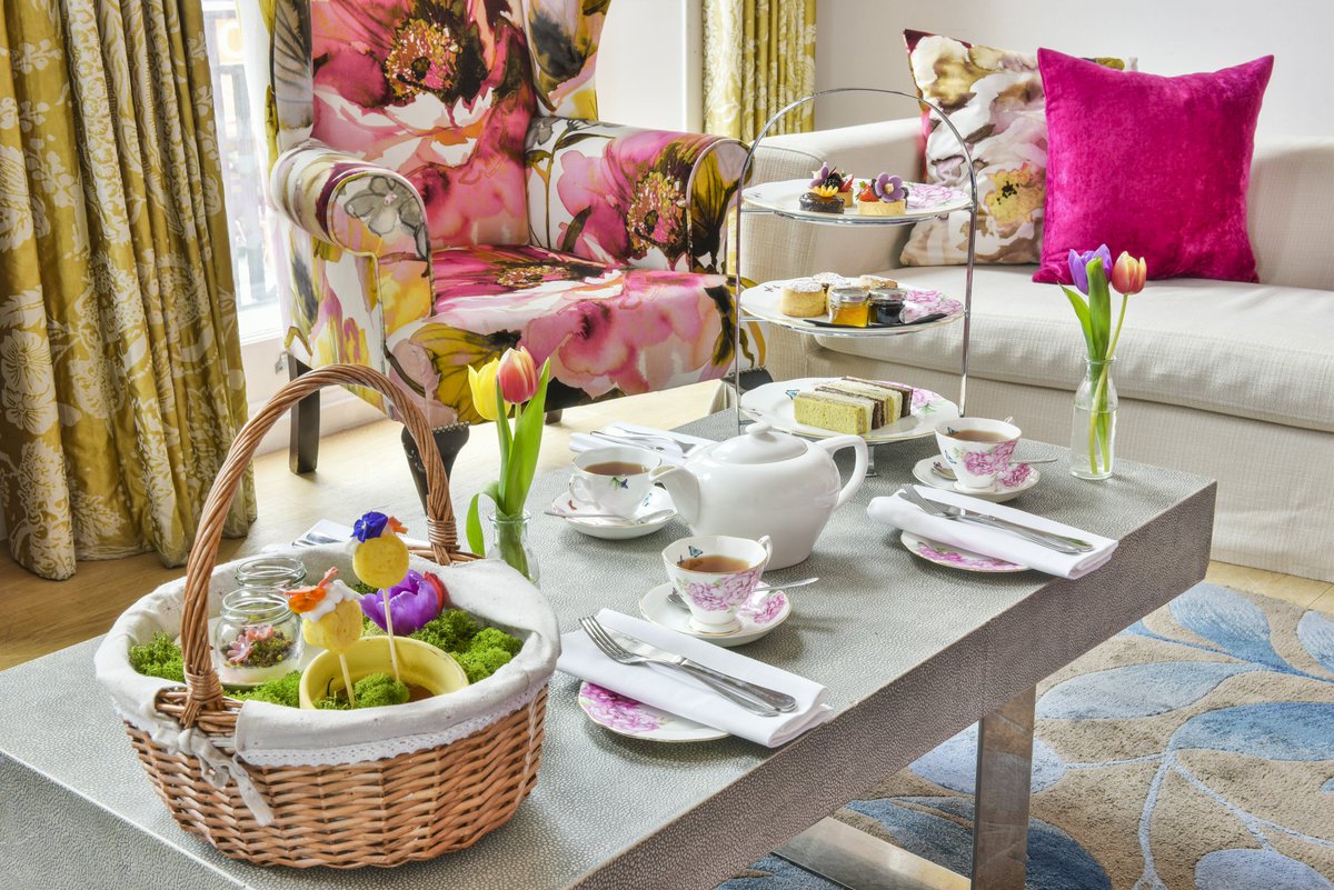 Welcome our Floral Afternoon Tea ! Available from 1th of June 2018 to 31st August 2018 .
Don't miss out ! 

Find more details : starhotelscollezione.com/en/our-hotels/…