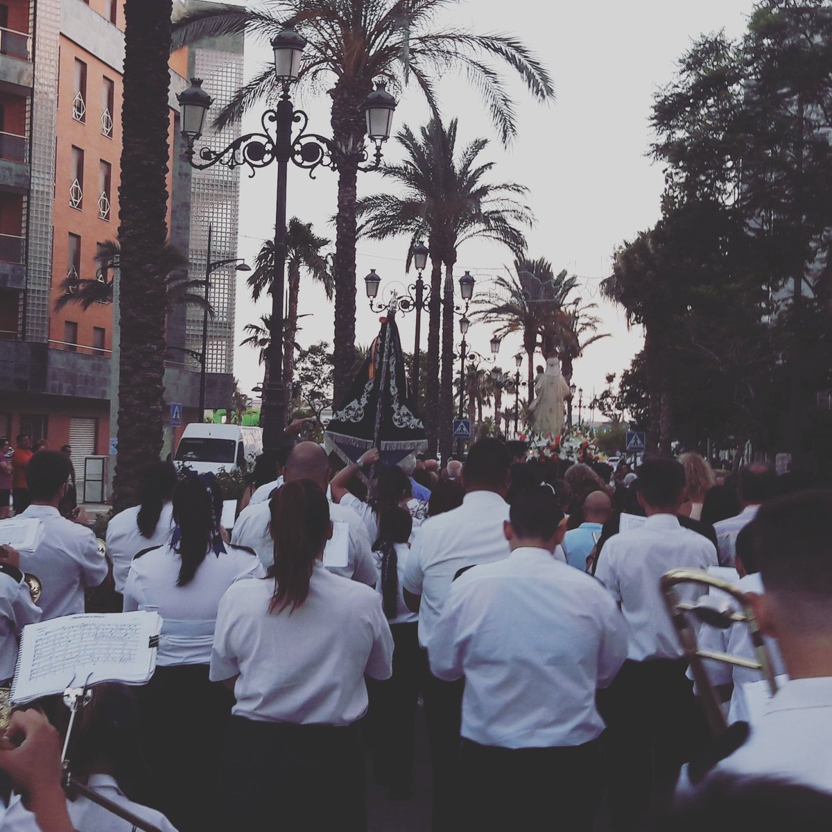 Ayer acompañamos a la Virgen del Carmen por las calles de La Gangosa. Continuamos con nuestras actuaciones del verano. Próxima actuación el viernes 29 de julio en la barriada de las Cabañuelas. 
#unidosporunsueñoVA