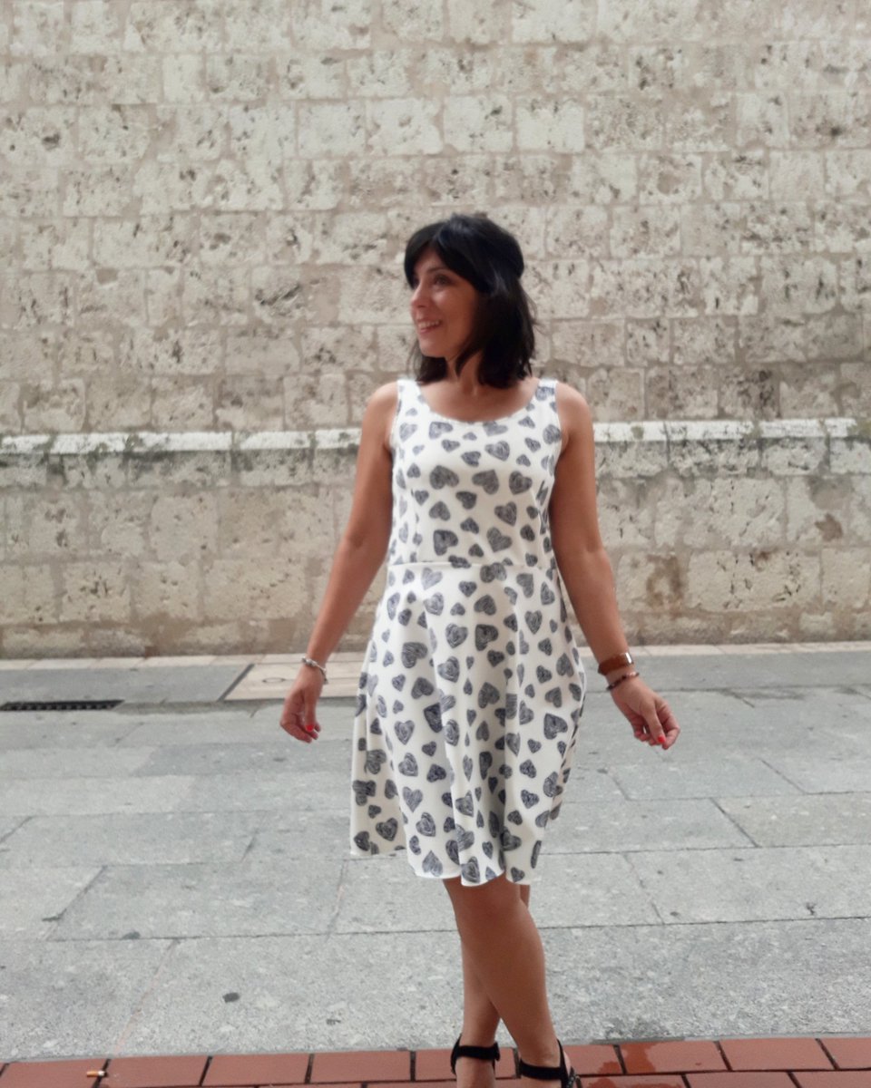 modamarietta's tweet photo. Vestido bonito para días de verano 😊!!
#marietta #burgos #vestido #summerdress #corazones #corazon #hechoesespaña #hechoamano #zaragoza #desing #designer #verano #streetstyle #casualstyle #style #madeinspain #tiendaonline #likes #nice #happy #beautiful https://t.co/CVDM5qiN03