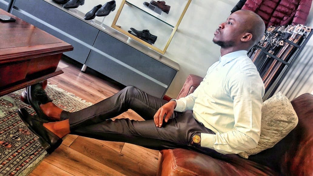 rodavanni's tweet photo. #TheRodavanniMan in #Tassel #Brogues ready to conquer the new week. https://t.co/Wx8UPxTgOY