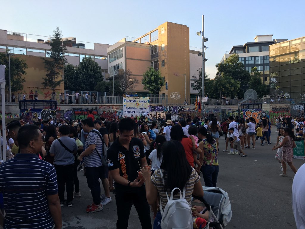 TotRaval's tweet photo. Gran cap de setmana de #festamajor al #Raval. Orgull de barri actiu amb veïnat compartint dinars i celebrant plegats. Felicitats a totes!!  #fmraval @kn60lab @DialegsDeDona @Accio_R_Amalia @taumedFT @salvemelsantpau @acfreedonia https://t.co/qlzj5b6HYC