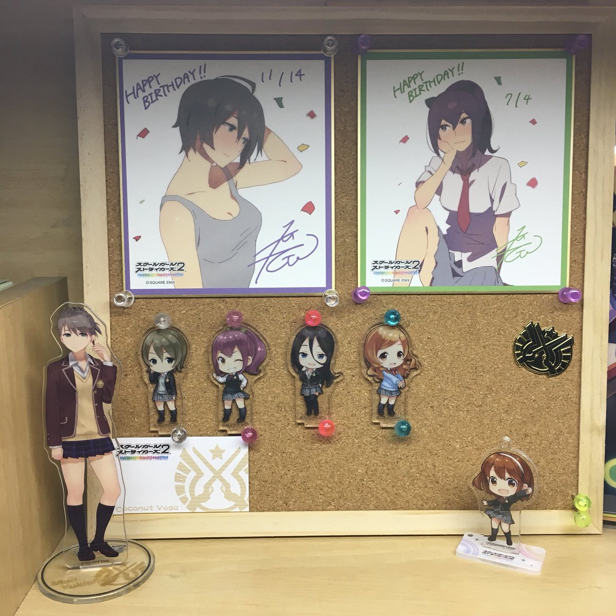 空狐 くうこ マリ部部長 Twitter પર スクスト2 ダッシュストアでの戦利品をやっと飾れました ココベガコルクボード あとはアコっちのアクキーだけつけられれば完成です あーーーー好き 他にも色紙があるのですが どなたかうまく保管する方法教えて頂け