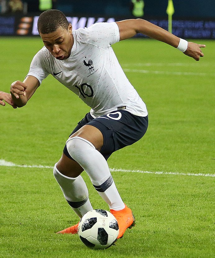 Commonbox_DE's tweet photo. 19 Jahre alt und #Weltmeister 😱- #KylianMbappé 
Wenn man will, schafft man alles -  Das gibt richtig #MondayMotivation !💪 https://t.co/txIjnB69mj