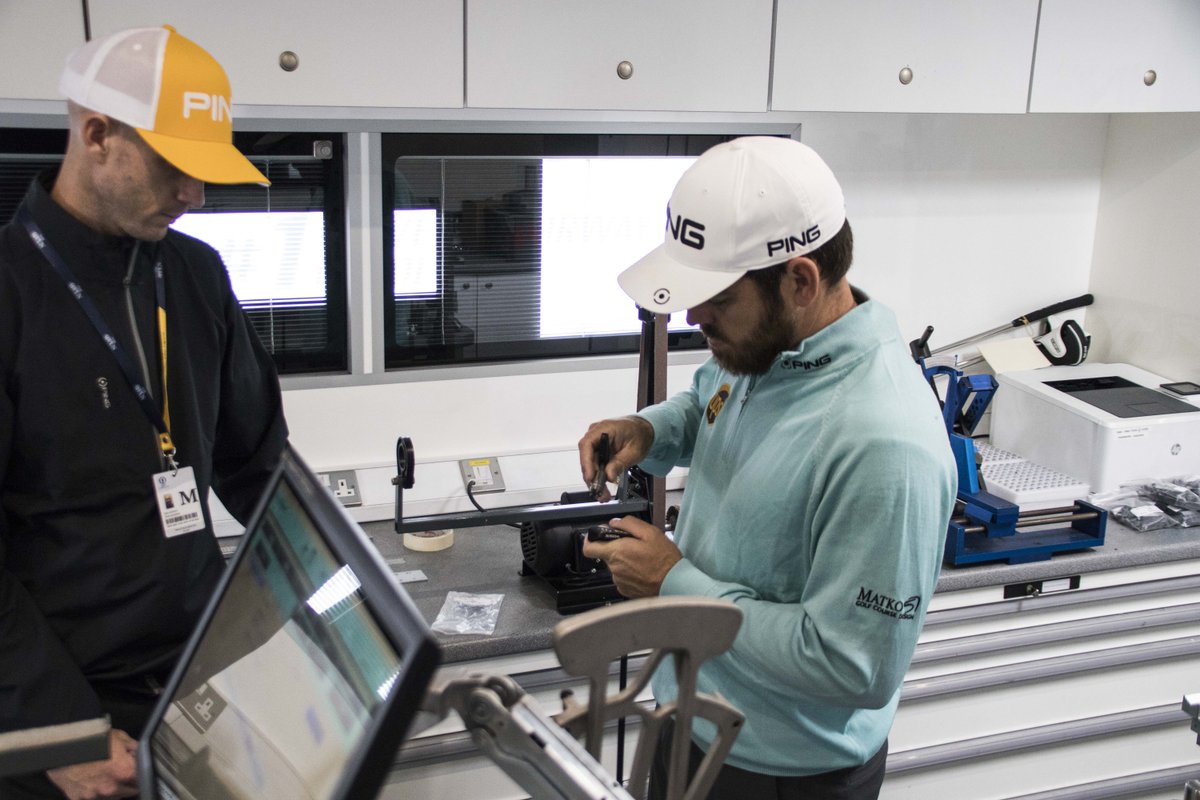 PINGTourEurope's tweet photo. PING Pro @Louis57TM changing to some lighter weights in the head of his #PINGVault 2.0 Voss Stealth putter to match his feel for the speed of Carnoustie's greens this week. #CustomBuilt #TheOpen https://t.co/1UTxdF8tNI