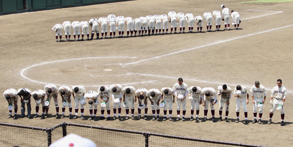 早大学院硬式野球部を引退しました。捕手として色々なことでチームに迷惑をかけ、悩み、野球をすることが辛くなった時もあったけど、自分を信じて投げ込んでくれた投手、支えてくれた仲間がいたから最後まで続けられました。最後の試合楽しかったな！ありがとう高校野球⚾️