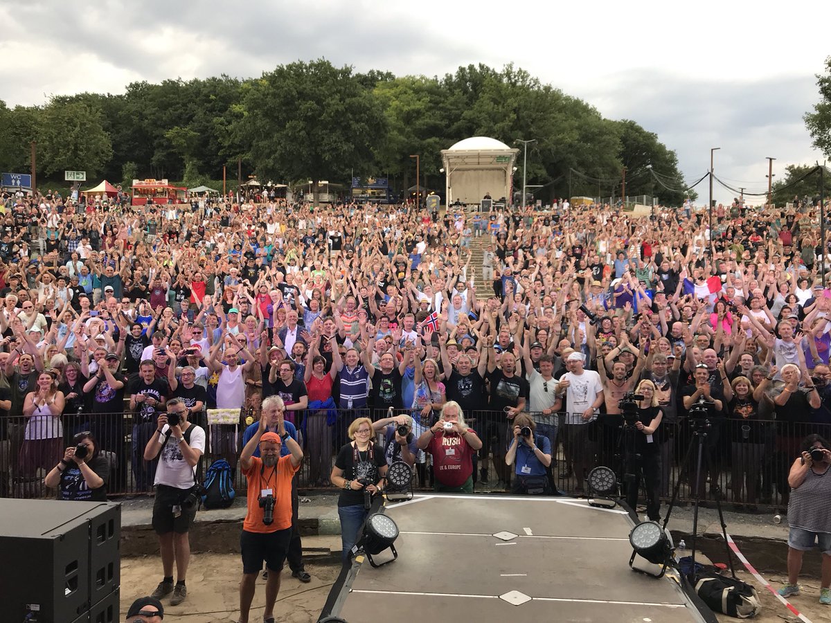 operafanatica's tweet image. Thanks to all the wonderful people who supported us at the Loreley festival - that was a hell of a gig!! Terrific to meet all the friendly faces too - you made the day great 🙂 #Arena #ProgRockRadio #loreley