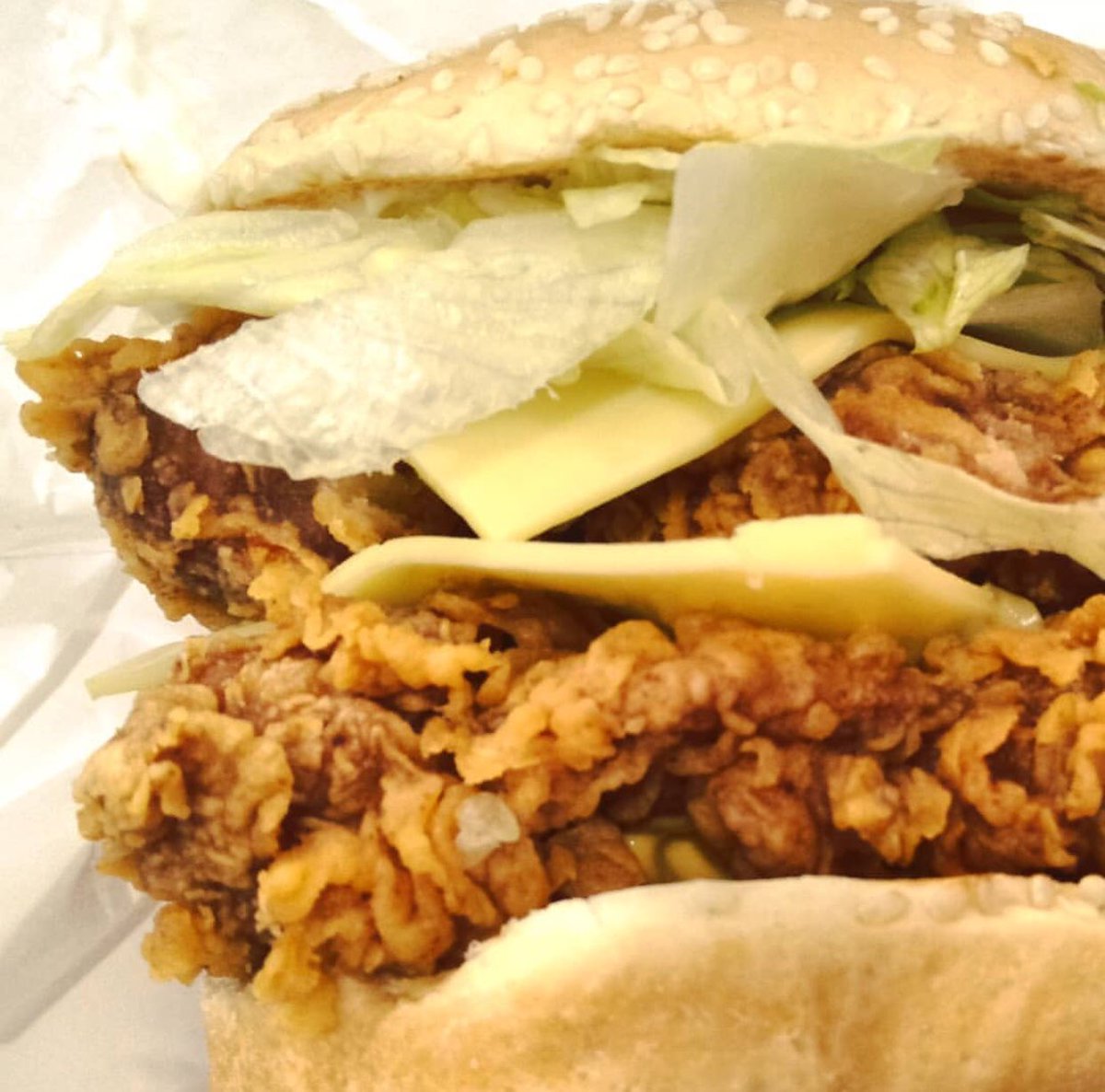 Sisanda_Mb's tweet photo. @KFCSA Hi @KFCSA #DoubleColonelBurger 🍔 https://t.co/4uDMSUUMPn
