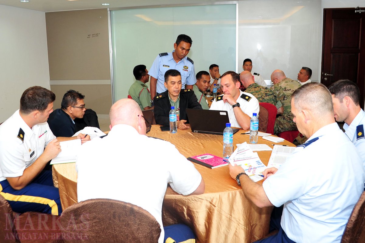 myjointforce's tweet image. Mesyuarat Main Planning Conference (MPC) Eksesais Bersama Warrior 2018/19 (BW 18/19) dipengerusikan bersama oleh Kol Hj. Mohd Romi Hussein TUDM dan Mr. Tamaribuchi ECG Directors di Wisma Perwira (ATM).
#teamingforsuccess
#DefenceDiplomacy
#missioneffectiveness
#interoperability