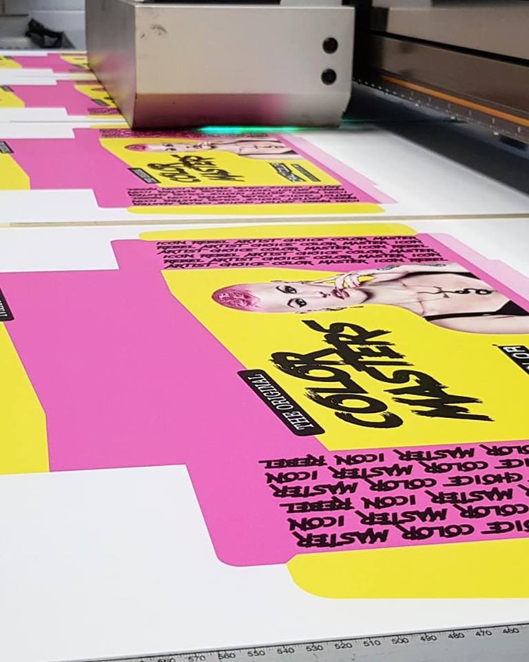 screentec's tweet image. Starting off our Monday with images extremely eye catching, pink popping (OK I'll stop 🤐) boxfiles for Crazy Color , we thought we'd show some of the printing process, as well as the finished product! #mondaymotivation #printing #crazycolor