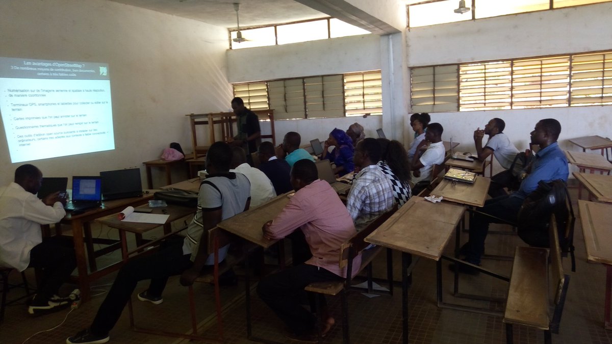 Honorable_Nath's tweet photo. Début de 5jours de sessions de formation en #CartographieNumerique Libre &amp; #SIG à l'endroit d'étudiants en #Géologie &amp; #Géographie à la #FST sous la direction de @absaliou #VIF2018 @OIFfrancophonie @ProjetEOF #LesLibresGeographes 
@OSM_Mali @hotosm @osmafrica
#ActionOSM_FST2018 https://t.co/FBzDzm0F1C