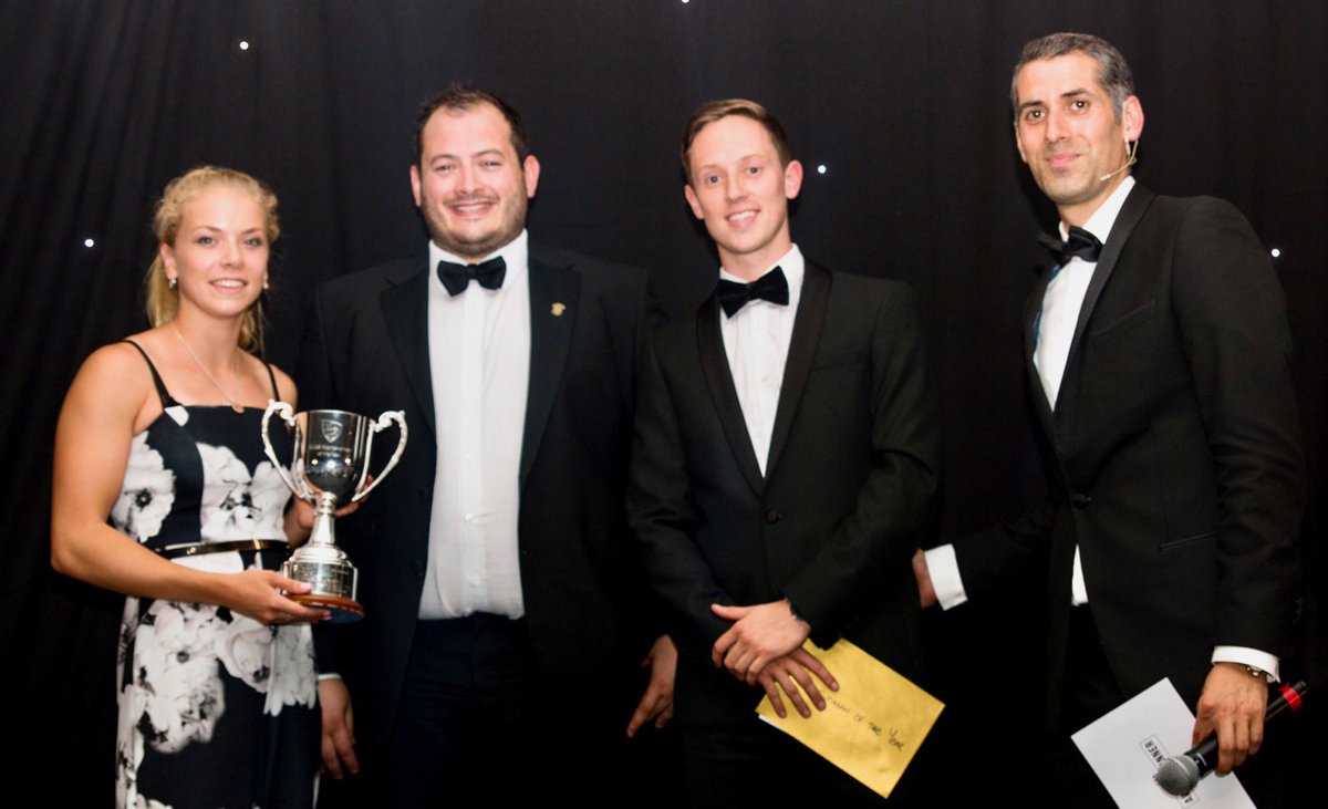 📸 Swimmer Anna Hopkin receiving the <a href="/BUCSsport/">BUCS</a> Sportswoman of the Year Award, the day after she graduated from <a href="/UniofBath/">University of Bath</a> 👏

Read more about Anna's outstanding 2018 as she continues her build-up to #Glasgow2018 ➡️ teambath.com/2018/07/13/ann…