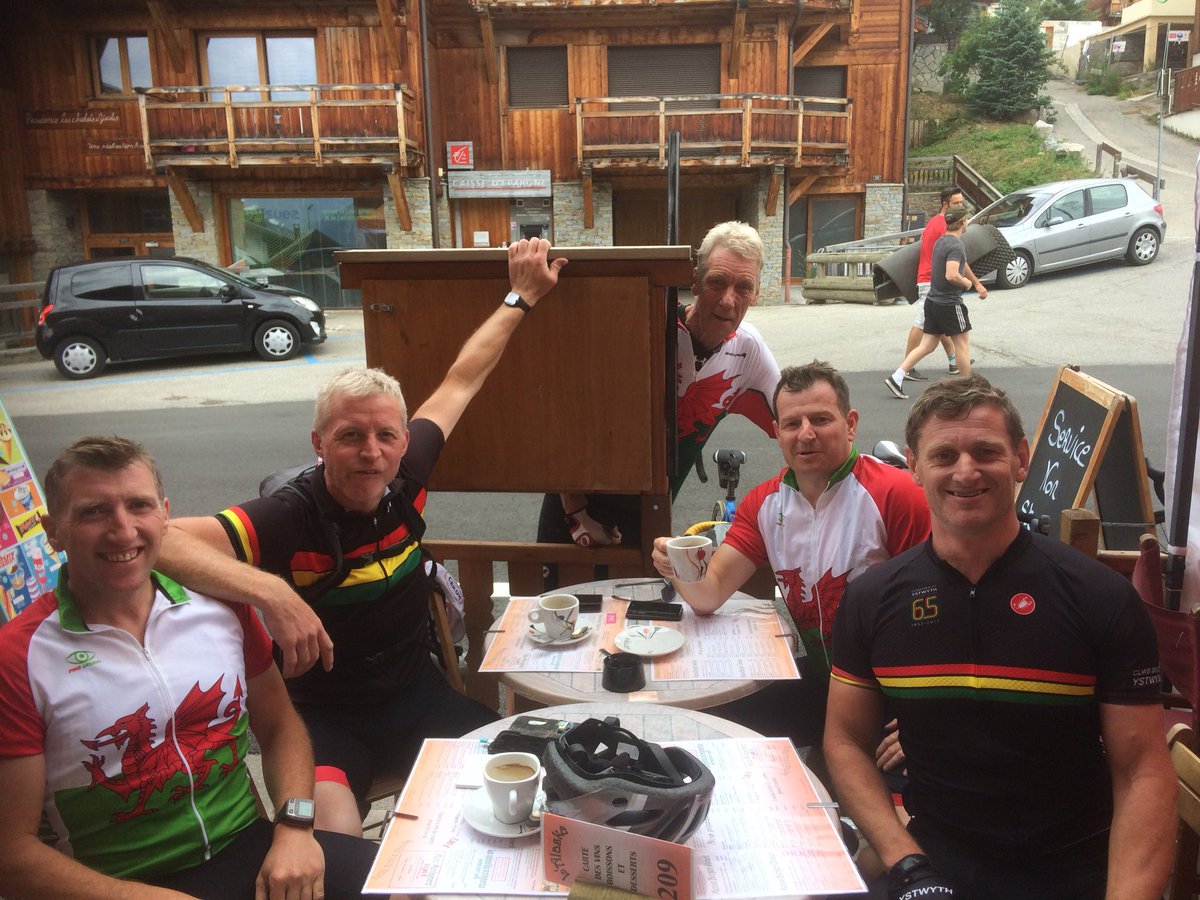 wyn_wm's tweet photo. Penblwydd hapus @jeffsayce from the spin top guns #yesJeff https://t.co/o9te4wHFzz
