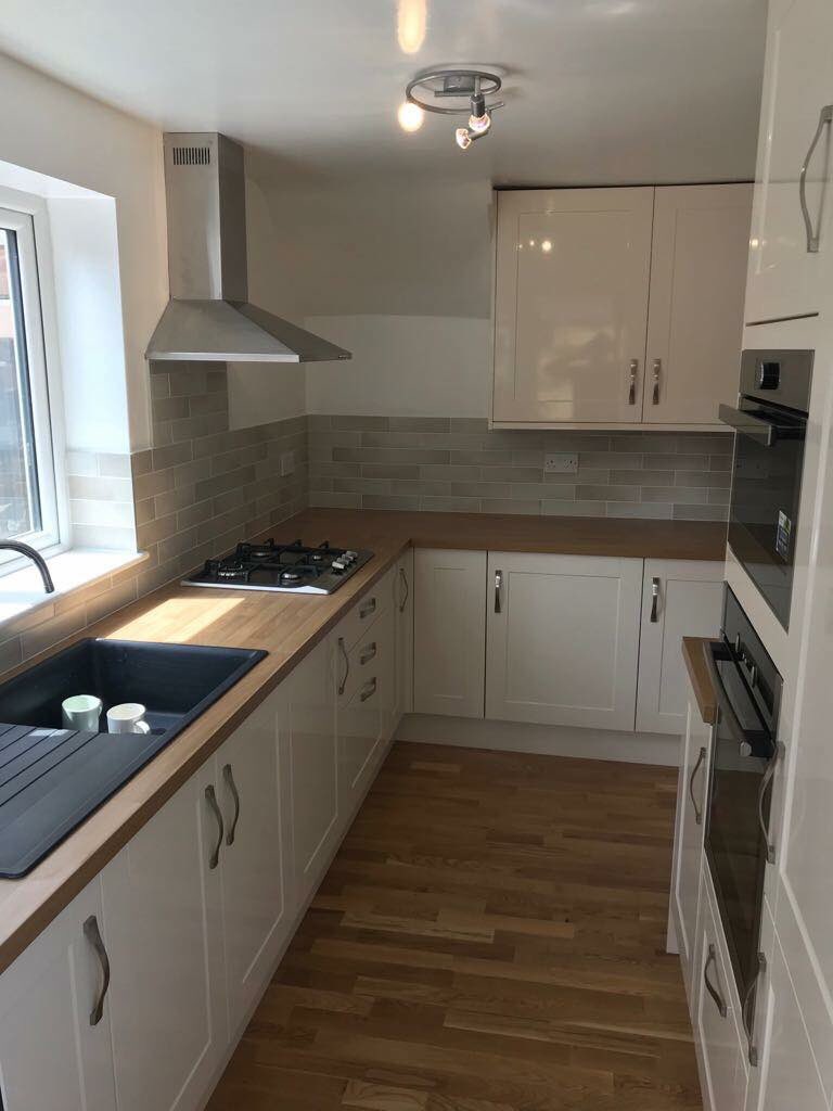 acinstallation1's tweet photo. Kitchen supplied &amp; fitted in Maidstone this week, full re Plaster, New electrics, wall tiling, wood flooring &amp; painting https://t.co/7lDoTQsWE2