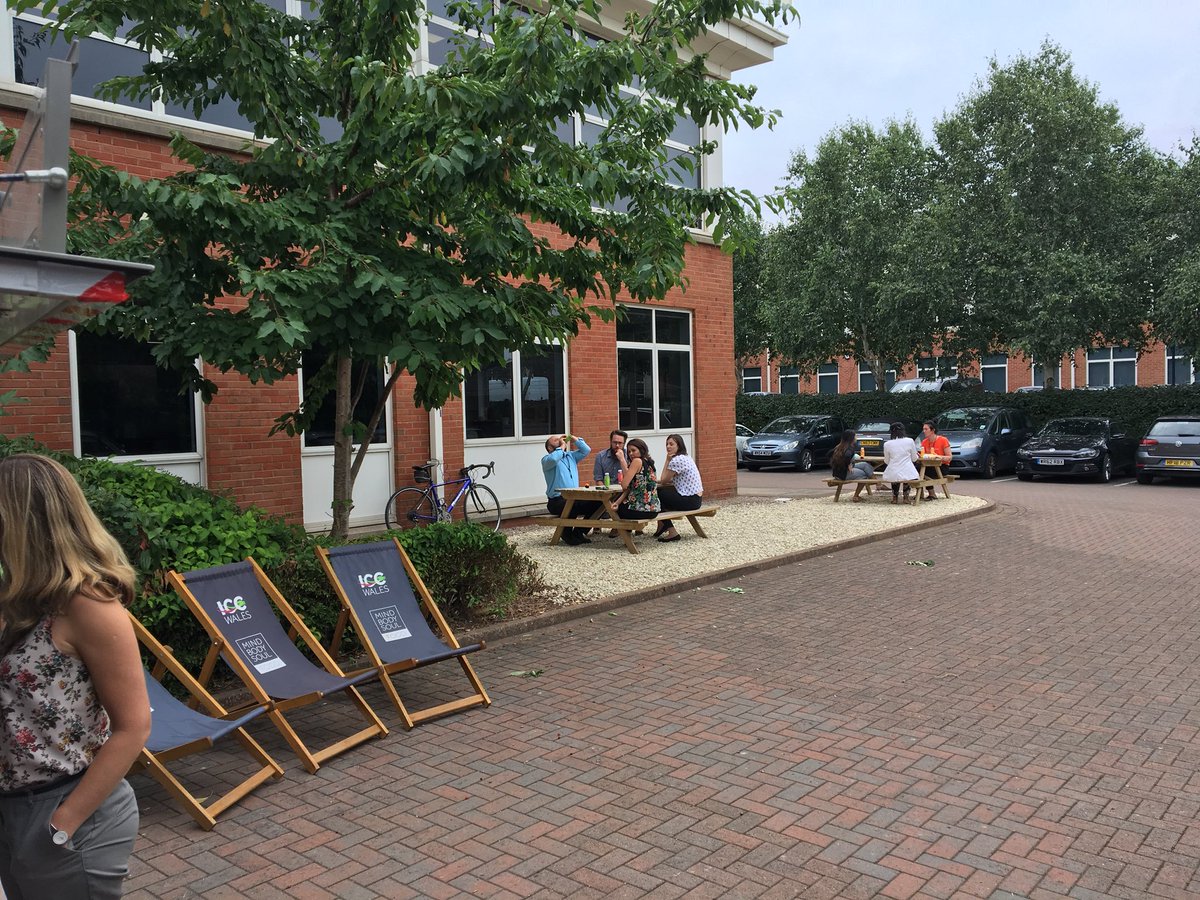 ICCWales's tweet photo. Happy Monday everyone! We’ve had lots of visitors whilst nestled nicely in the corner of the car park at @bioscientifica in Bristol. Everyone had a good mid morning pick me up! #TasterTour #eventprofs #ICContheroad https://t.co/gKOEVLtC0H