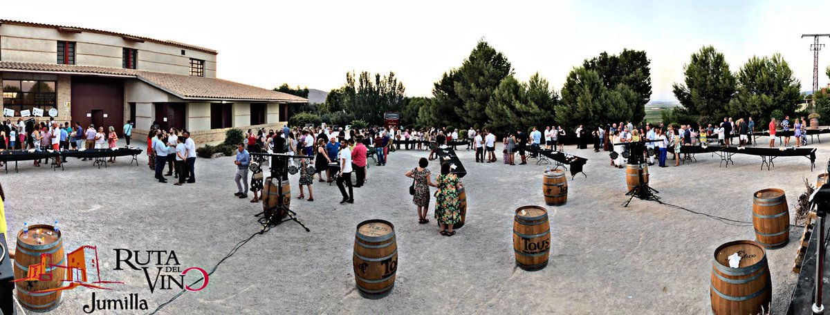 Empezamos la semana con energía 🍇🍷
Encaramos el final de #MúsicaEntreVinos2018 con la mente puesta en las dos próximas fechas.
📆 21 de julio en <a href="/bodegacampanero/">B. Viña Campanero</a> 
📆 28 de julio en <a href="/1BODEGASXENYSEL/">BODEGAS XENYSEL</a> 
.
.
#Enoturismo #RutaDelVino #MEV2018 #Wine #WineLovers #Vino #SomosDOJumilla