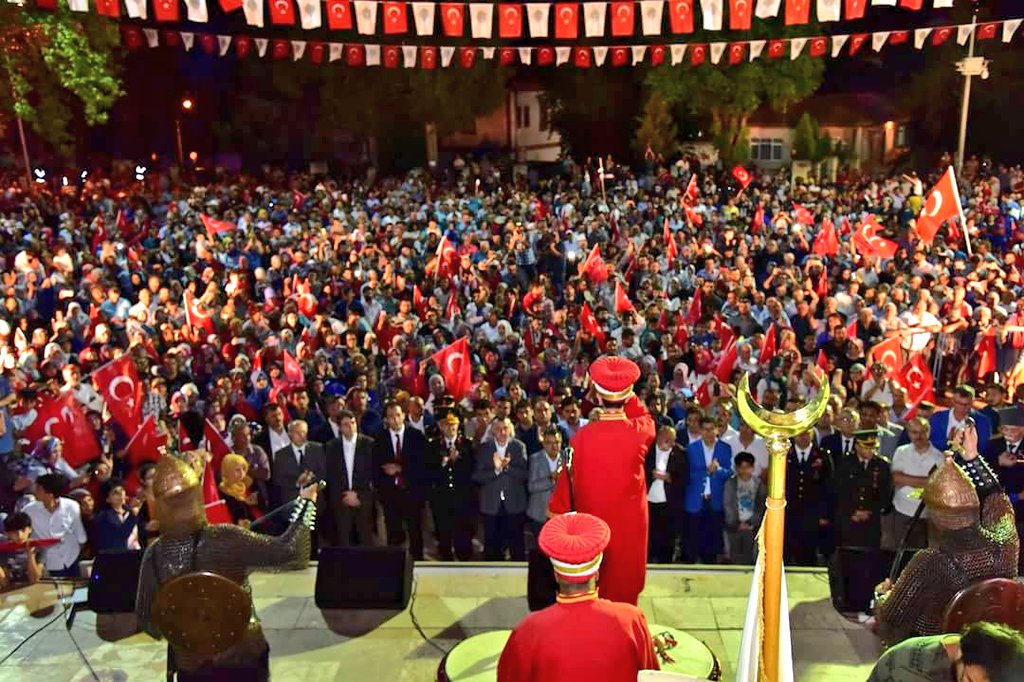 tahirbuyukakin's tweet photo. Dün gece,bir kez daha gördük ki, bu millet inancı ile,bağımsızlık sevdasıyla düşmana korku salmaya,  alçakları vatan toprağından arındırmaya muktedir.Cumhuriyet Meydanı'nı dolduran binlerce Bilecikli,tüm meydanları dolduran 81 milyon, bu vatanı 2023'e, 2053'e, 2071'e taşıyacak. https://t.co/VZCcysace6