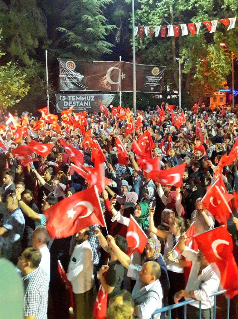 tahirbuyukakin's tweet photo. Dün gece,bir kez daha gördük ki, bu millet inancı ile,bağımsızlık sevdasıyla düşmana korku salmaya,  alçakları vatan toprağından arındırmaya muktedir.Cumhuriyet Meydanı'nı dolduran binlerce Bilecikli,tüm meydanları dolduran 81 milyon, bu vatanı 2023'e, 2053'e, 2071'e taşıyacak. https://t.co/VZCcysace6