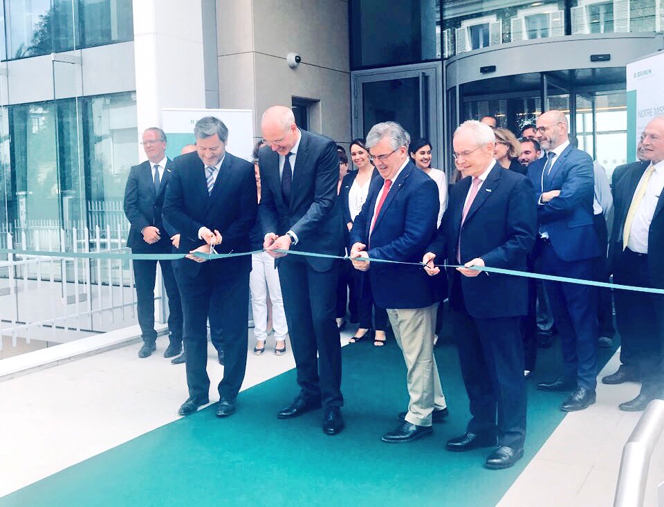 jmarilossian's tweet photo. Inauguration des nouveaux locaux de @bbraun_fr à #SaintCloud :

↗️ attractivité de la ville
🔬 recherches et innovation
📒amélioration de la qualité de vie au travail
↔️ collaboration franco-allemande

#campusBBraun #QVTd https://t.co/8wnJTuN0V5
