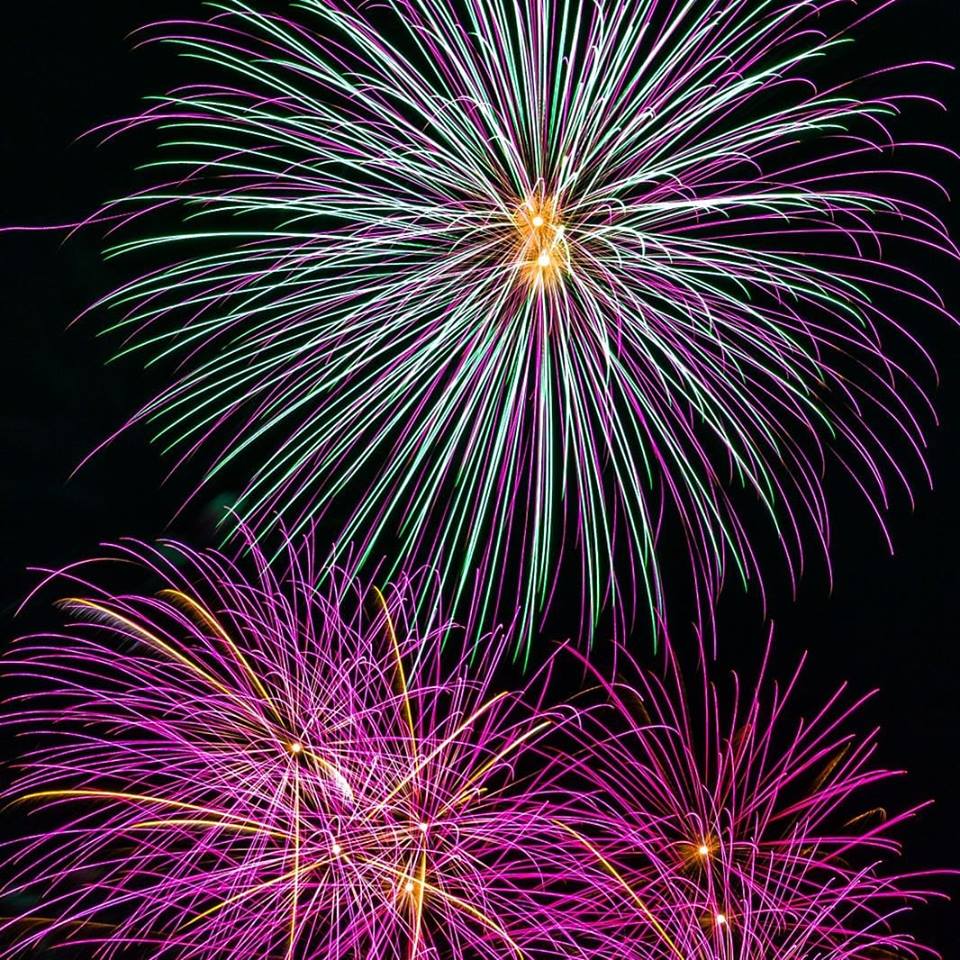 IVS_2018's tweet photo. Volg jij ons al op Instagram en Facebook? Hier delen wij nog meer nieuws en prachtige beelden over het Vuurwerkfestival. Op Instagram kun je ons vinden als @Vuurwerkfestival &amp; op Facebook als Internationaal Vuurwerk Festival Scheveningen! Foto: Sebastiaan Nederhoed https://t.co/NqOF99UHeZ