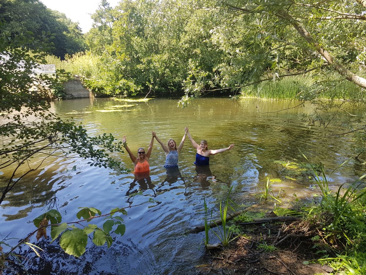 slwpurcell's tweet image. What a weekend 👌🏼✌🏼#frinton #riverbrett #cocktailmaking #besties