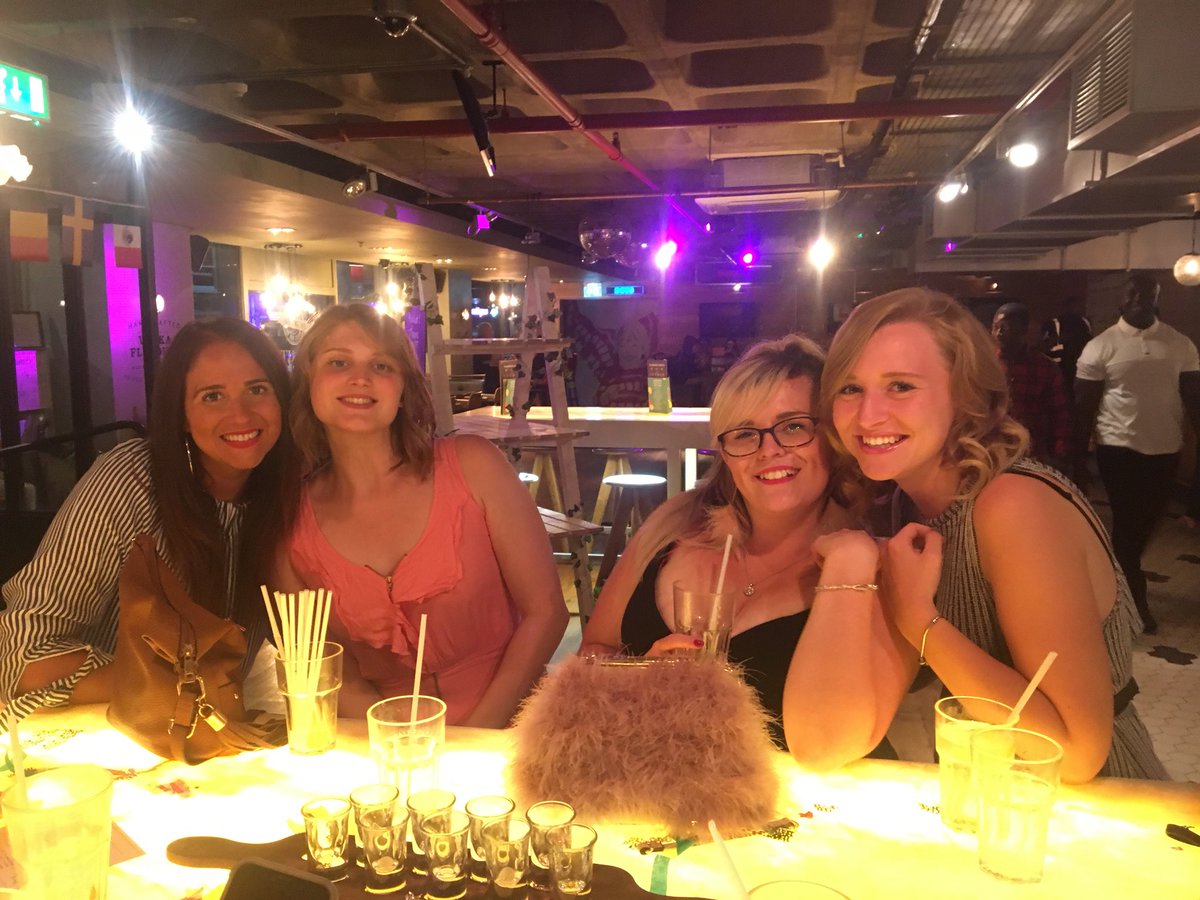 slwpurcell's tweet image. What a weekend 👌🏼✌🏼#frinton #riverbrett #cocktailmaking #besties