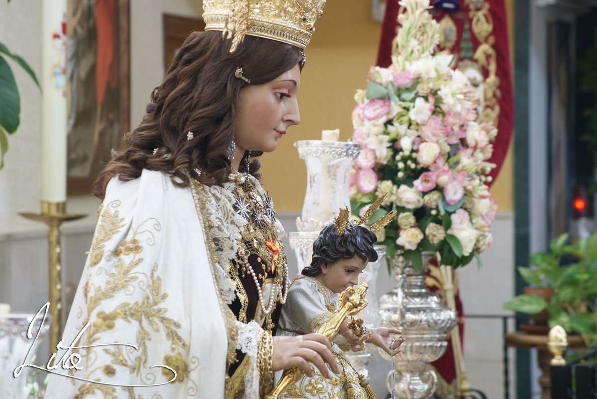 Besamanos de la Virgen del Carmen de la hermandad del @Carmen_SLeandro en el día de su festividad #GloriasSevilla18 #Cultos2018 

Álbum completo;  flic.kr/s/aHsmopsa5m