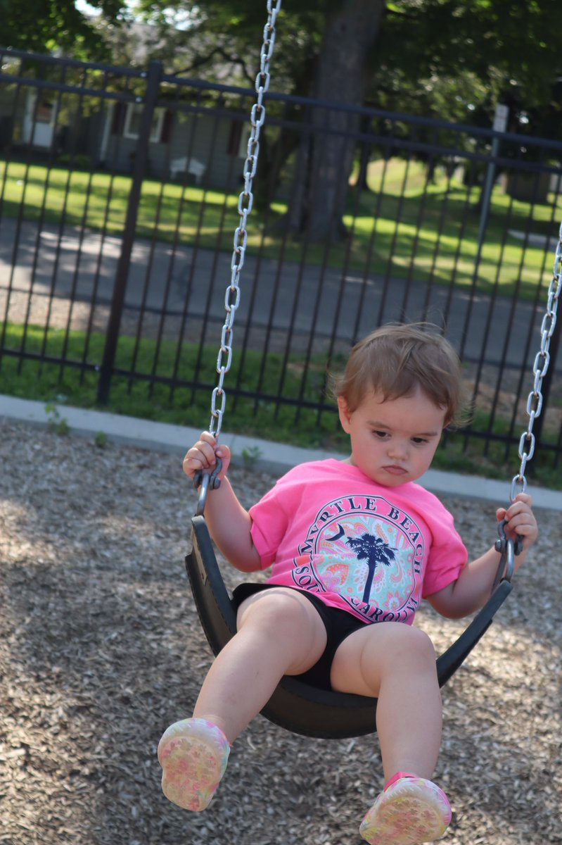 adventuresofmoo's tweet photo. Swinging into Monday like https://t.co/GbKb0EXhDA