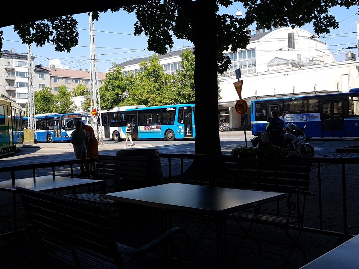 jkivari's tweet photo. Nyt bussiruuhka Mannerheimilla # https://t.co/FFJrB3yAYJ