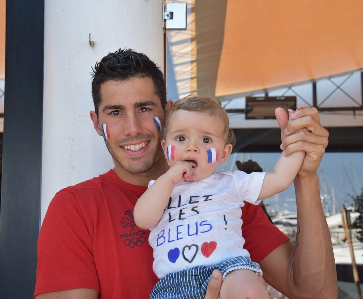 Waooouuu !! 20 ans après : Même bonheur, même fierté 🇫🇷 (Et cette fois, émotions partagées avec mon bébé supporter !)
Merci les bleus ❤
#CDM2018 #France #WorldChampions 🎉