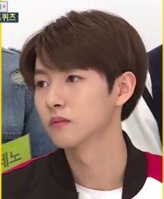 젠: 알바하는 곳에 럱쥔이가 손님으로 왔는데 계산하면서 더 필요한 건 없으세요? 라고 물었더니 진지한 표정으로 쇼핑백에 이젠오도 같이 좀 넣어주세요. 라고 했어. 당황해서 판매중인 물건이 아니라고 하니까 축 처져서 돌아가더라