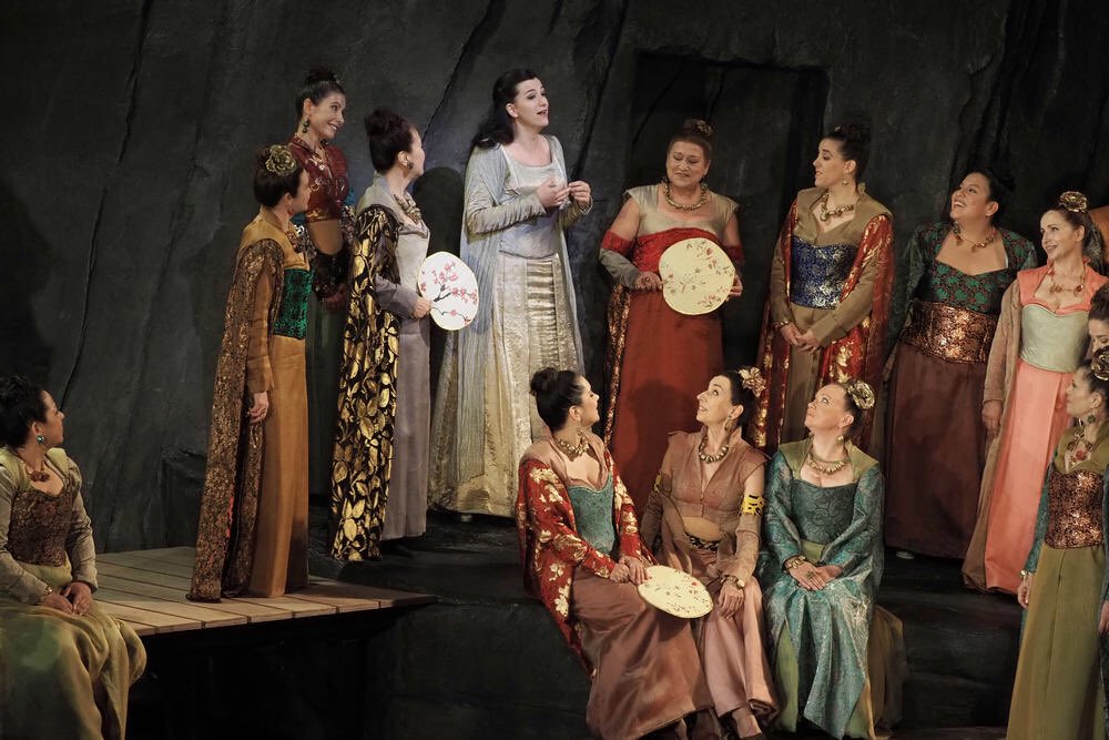 luiscalduch's tweet photo. 🇪🇸 LA FAVORITE #Barcelone Timide flamme #Donizetti @Liceu_cat #PatrickSummers #ClémentineMargaine @barcellonadani @evemaudhubeaux @Spikelmyers #StephenCostello #MarkusWerba @OlivieriBariton @ScheppelmannCh #ópera #Barcelona #Catalunya @Forumopera ➡️ https://t.co/yCJbfOaqn9 https://t.co/KmyZJrdYAW