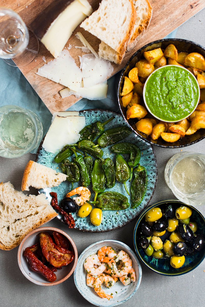 Iamlealou's tweet photo. Homemade tapas three ways: patatas bravas, mojo verde und pimientos de padrón – https://t.co/P4bewhR0nK #tapas #summerfood #holidays #spanishfood #recipe https://t.co/1QagFHdZ9i