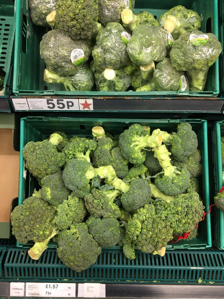 TimStickley1's tweet photo. Hmmm broccoli wrapped in plastic or loose broccoli... a tricky decision @Tesco #PlasticBan #PlasticFreeCoastlines #pointless https://t.co/IYb5pyWSoO