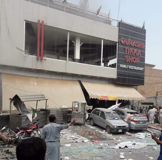 Waqtnewstv's tweet photo. ملتان:شاہ رکن عالم کالونی میں سلنڈر دھماکا،3افراد جاں بحق
سلنڈر دھماکے میں 25 افراد زخمی بھی ہوئے
#MultanBlast #CylinderBlast https://t.co/YDmoL2ER6a