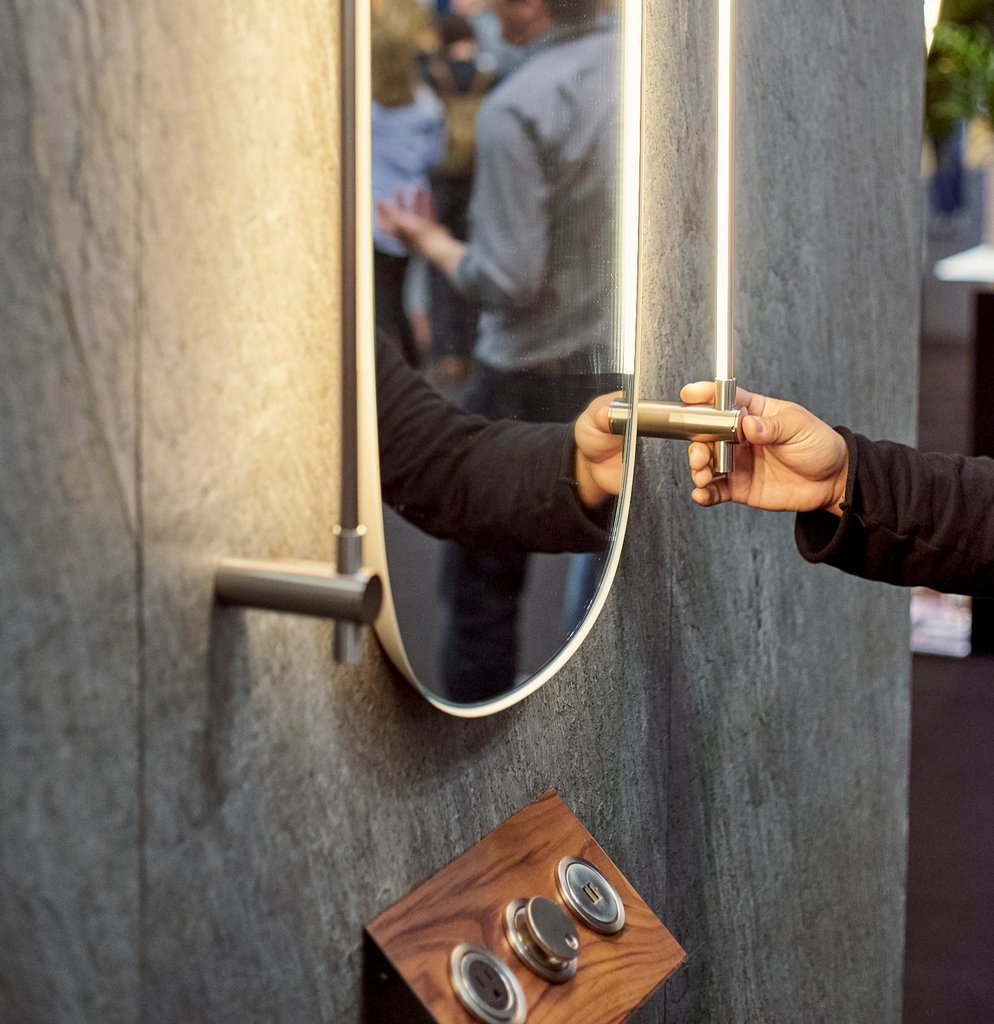 juniperdesignny's tweet photo. Our magnetic connection in the THIN Collection allows for complete control, especially in a vanity application.
#juniper #juniperdesign #design #lightingdesign #newyork #nyc #ny #lighting #icff #icff2018 #icffny #vanity #brasslight #led #minimal #interiordesign #bathroomdesign https://t.co/ZKKlmqzpu6