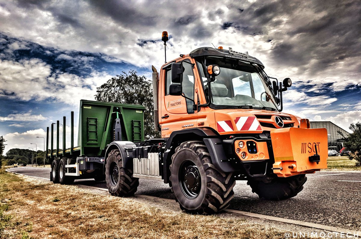 UnimogTech's tweet photo. The @SCTUnimog #demonstrator ready to head out with @HarshLtd #ITRunner #HookLoader fantastic combination with #versatility and #multiuse at it's core! #Agriculture #AGLogistics #Arboriculture #Forestry #Unimog #SpecialTrucks #TrucksYouCanTrust https://t.co/SpHQLpU2tJ