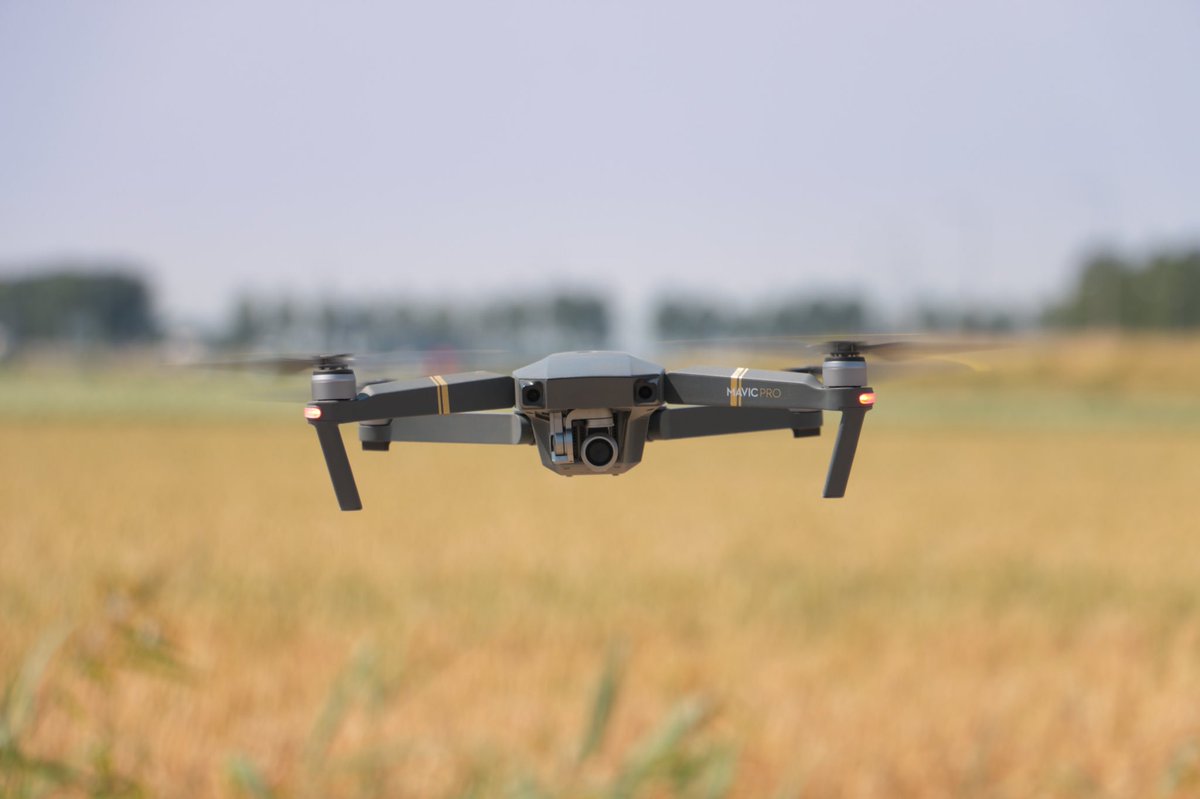 chanineenthoven's tweet photo. #innovativefarming monitoring crop progress using the drone’s birds eye view and digital imaging capabilities https://t.co/En5dPc1NRR