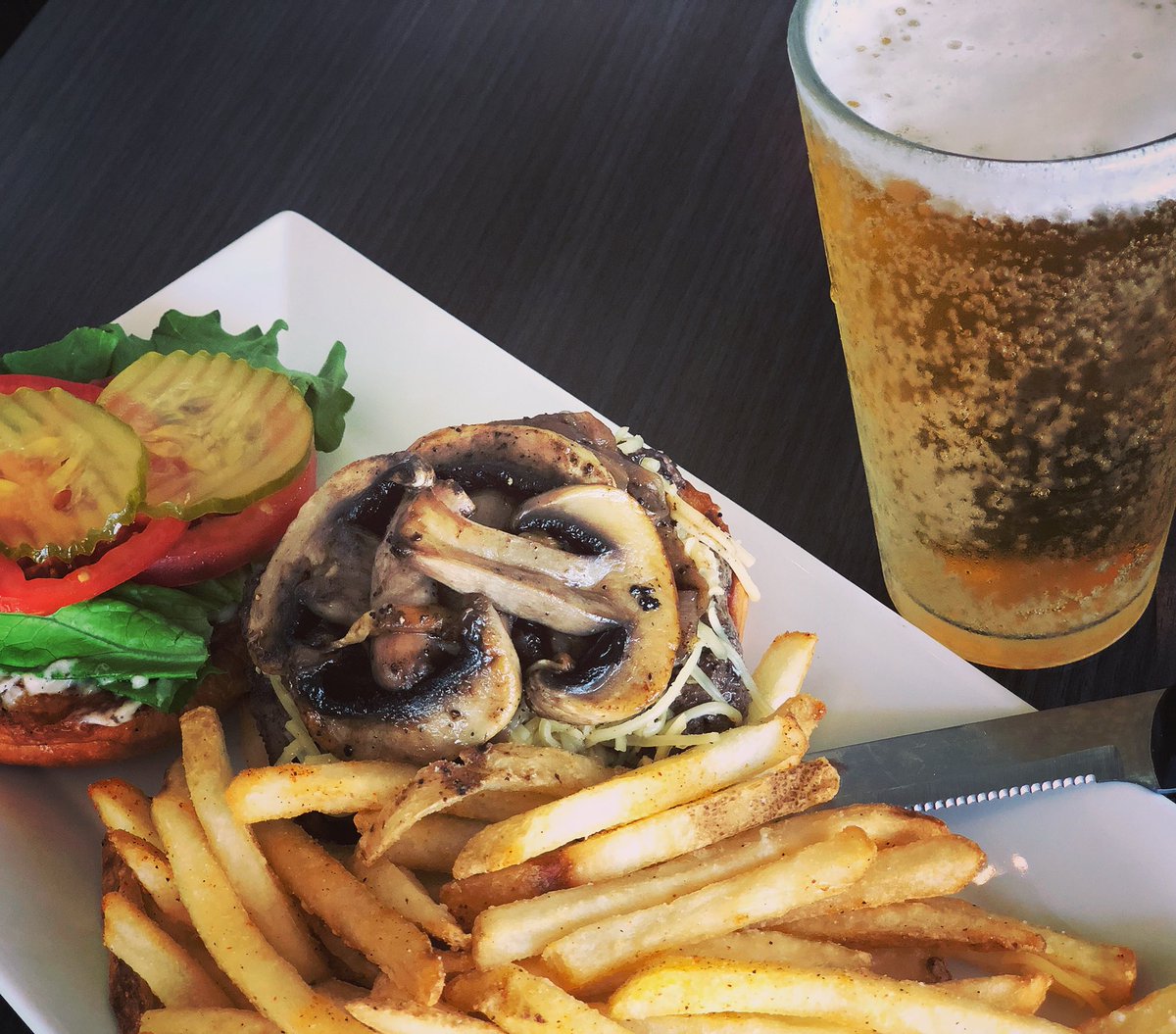 CafeAmericainBR's tweet photo. Feast your eyes on today’s special... half off burgers and beer! #eatbr #digbr #225eats #nightlyspecials #weeklyspecials https://t.co/AY2kq77Neo