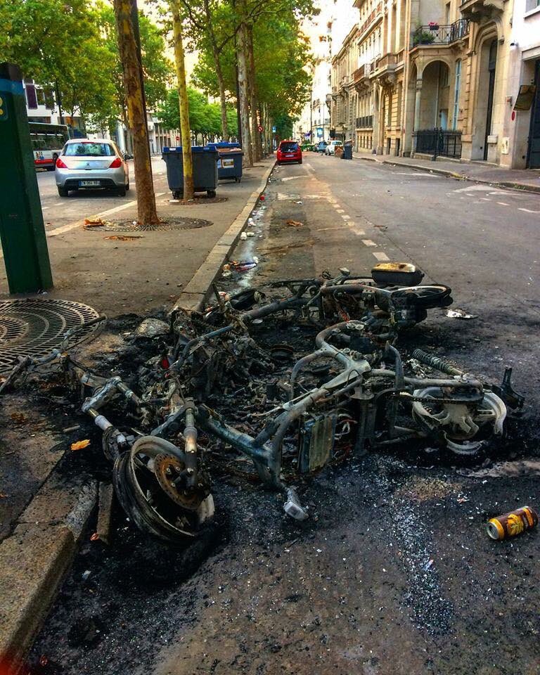 leon_elk's tweet photo. Последствия празднования в Париже. Победобесие, говорите? Ну-ну https://t.co/fdvVJ2eYcz